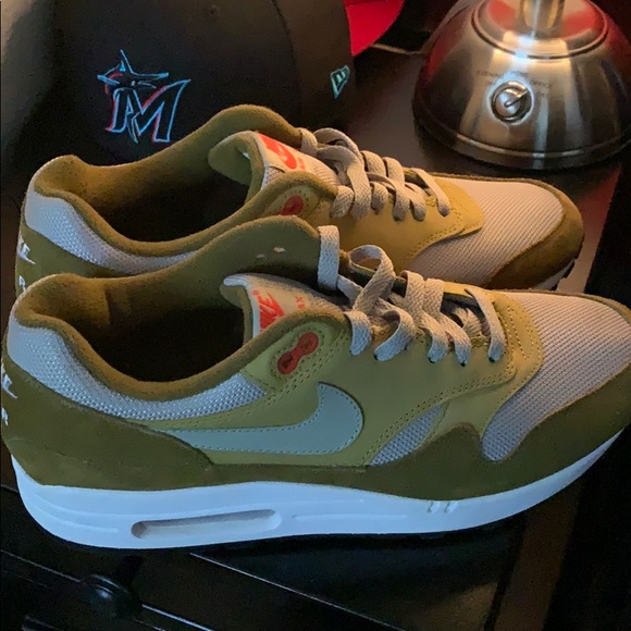 air max green curry